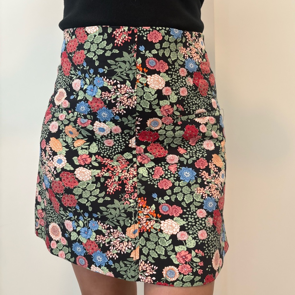 A Zara skirt, so cute to wear everywhere!